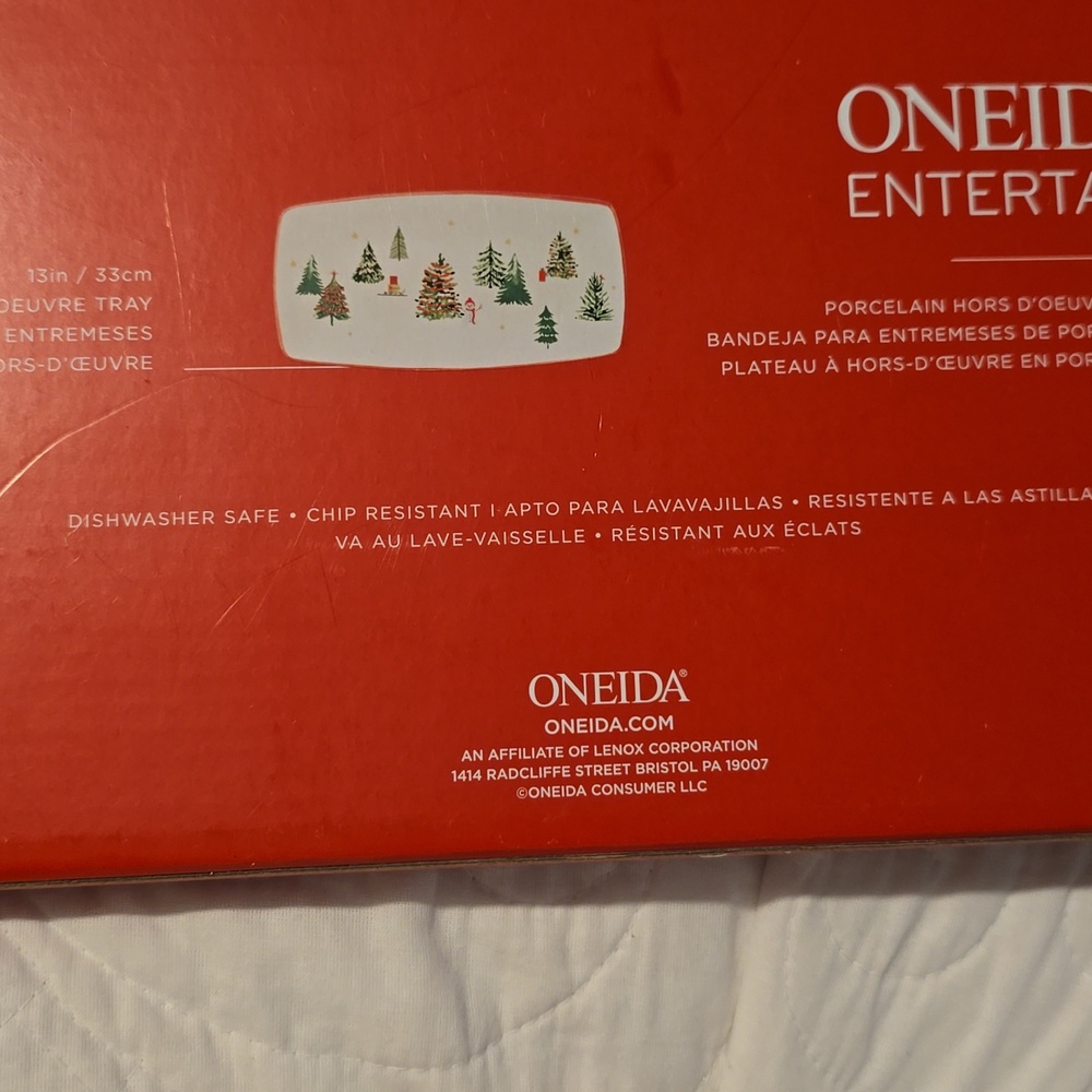 Oneida Entertain 365 Red and White Holiday Tray - Picture 5 of 5